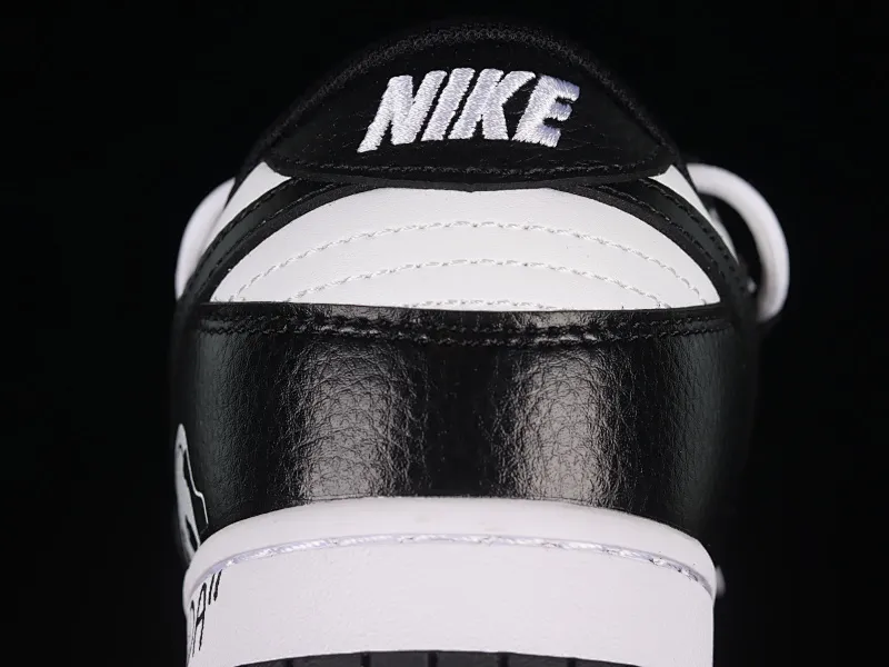 All Categories Nk SB Dunk Series Nk SB Dunk Low Low-top sneakers Nk Dunk Low "Black" Panda style Customized version of deconstructed shoelace graffiti low-top sneakers DD1391-100